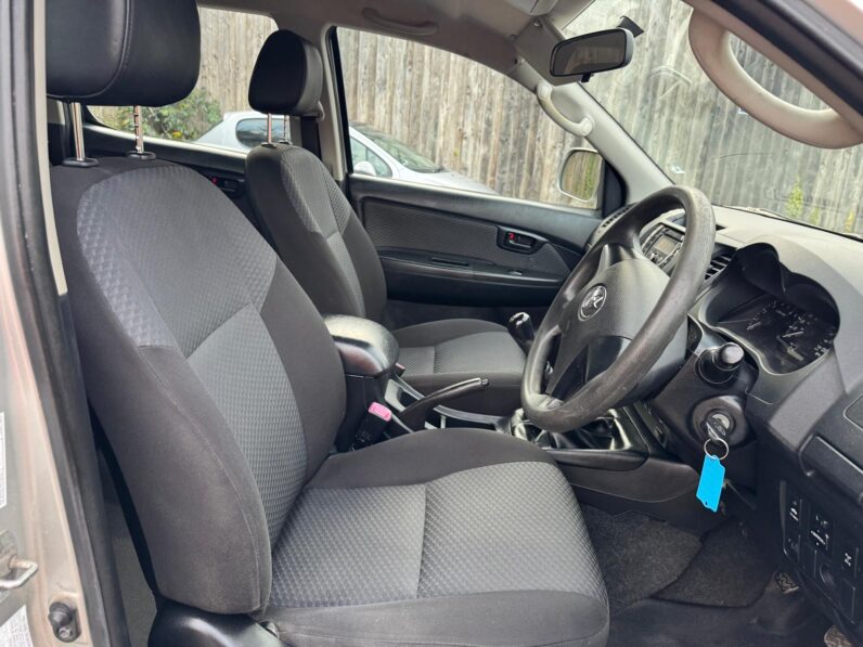 Toyota Hilux 2.5 D-4D Active 4WD Euro 5 4dr